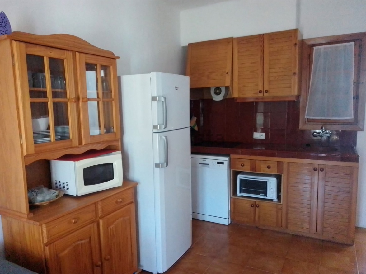 Beachfront flat in Es Mercadal — Kitchen