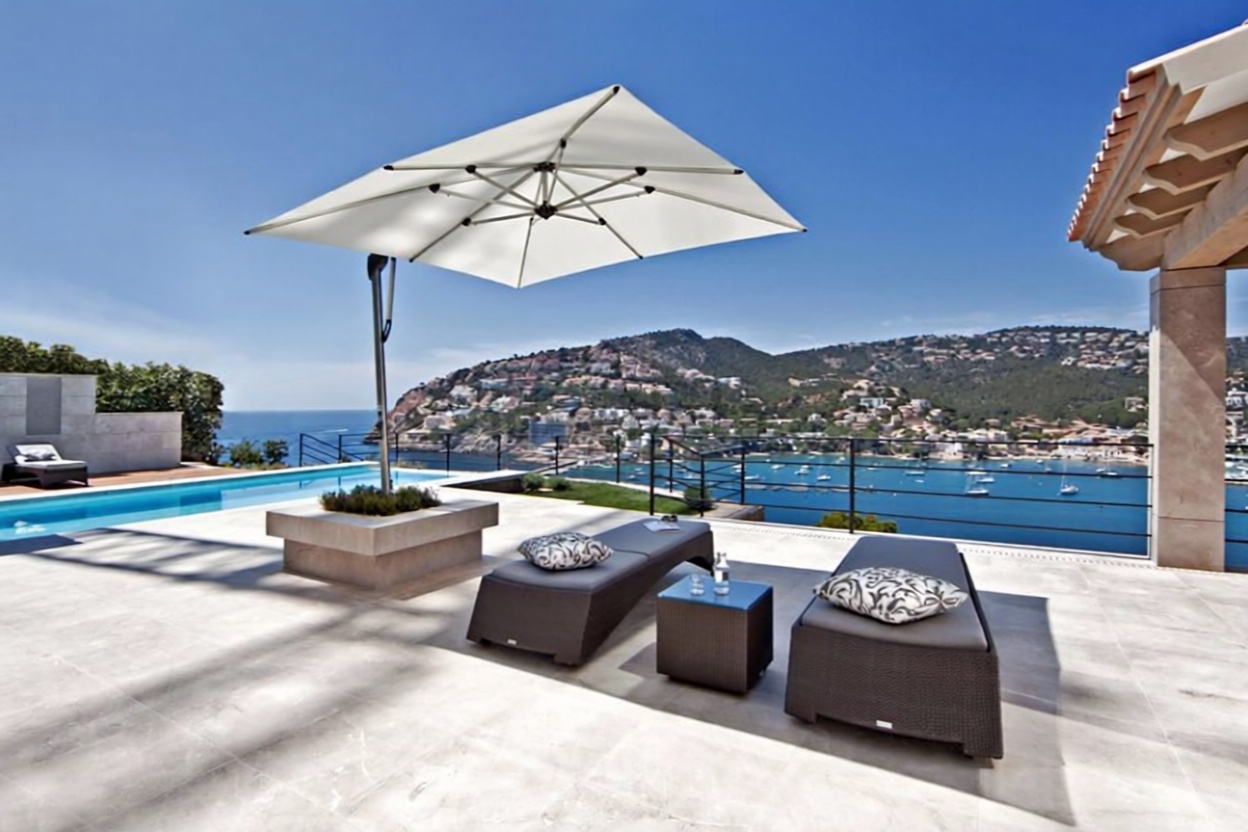 Chalet with direct beach access in Andratx