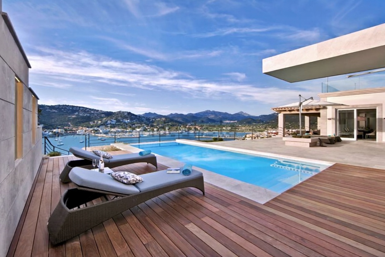 Chalet with direct beach access in Andratx — Sea terrace