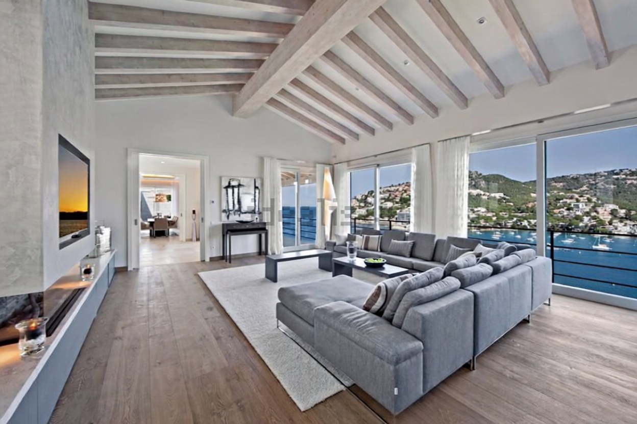 Chalet with direct beach access in Andratx — Living room