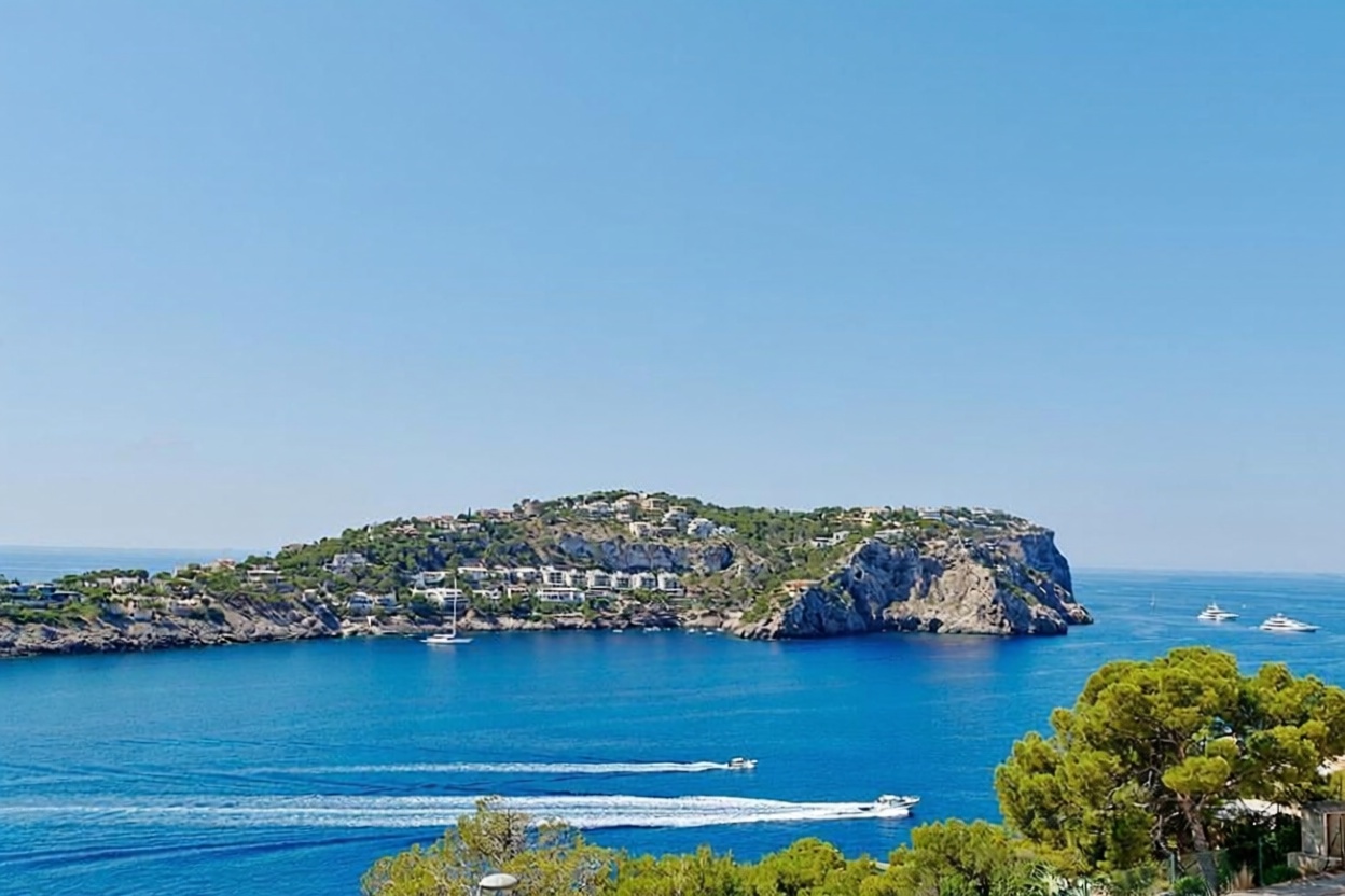 Chalet with direct beach access in Andratx — Sea view