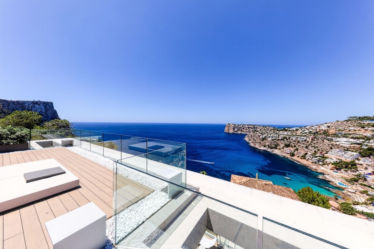 Chalet with direct beach access in Andratx