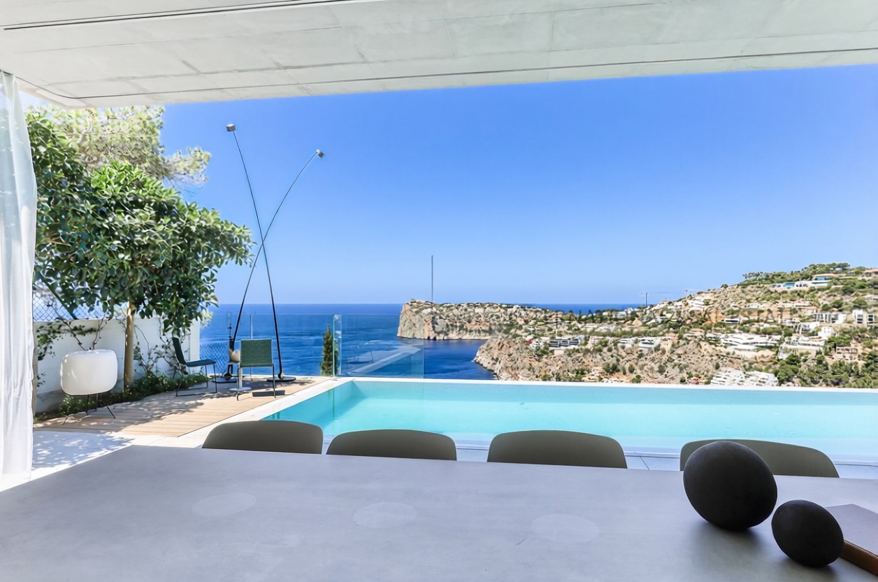 Chalet with direct beach access in Andratx — Sea view