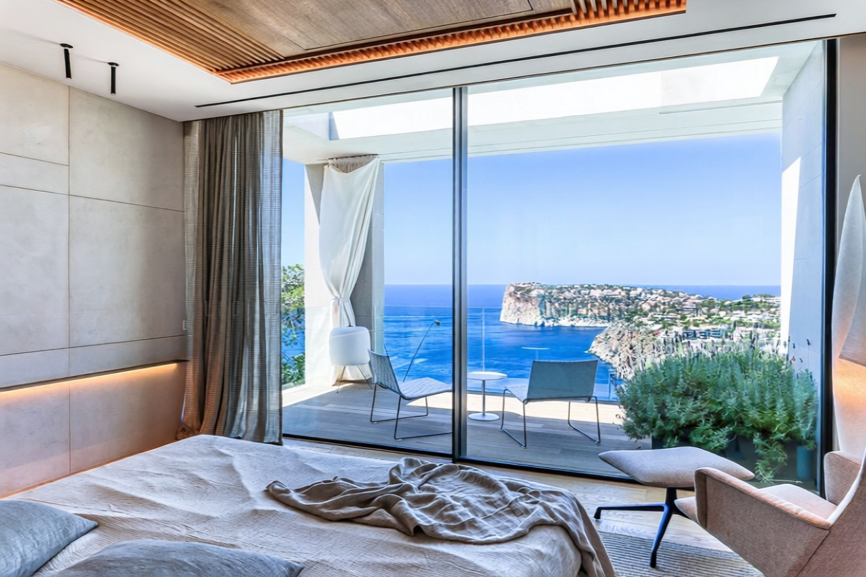 Chalet with direct beach access in Andratx — Bedroom