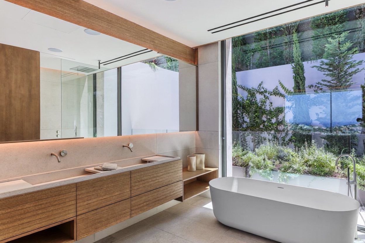 Chalet with direct beach access in Andratx — Bathroom