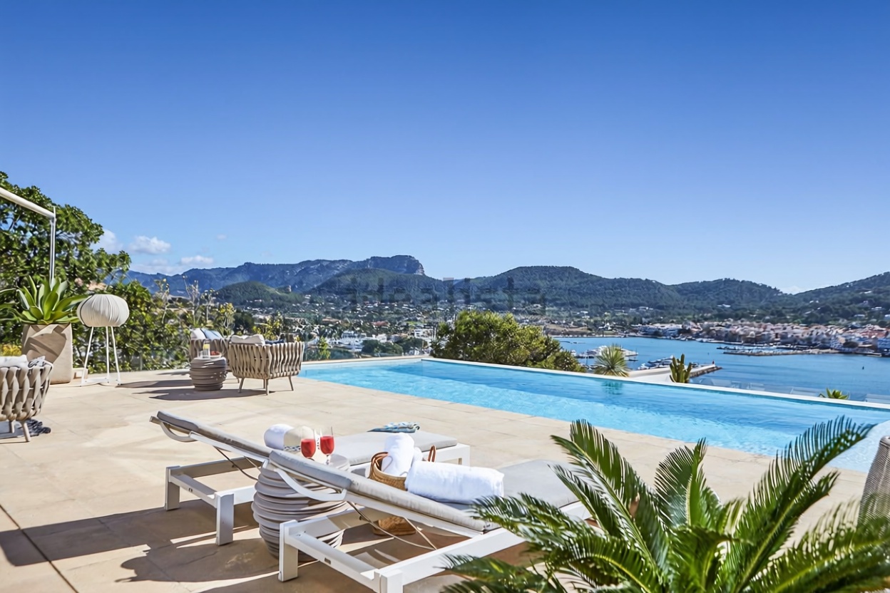 Chalet with direct beach access in Andratx