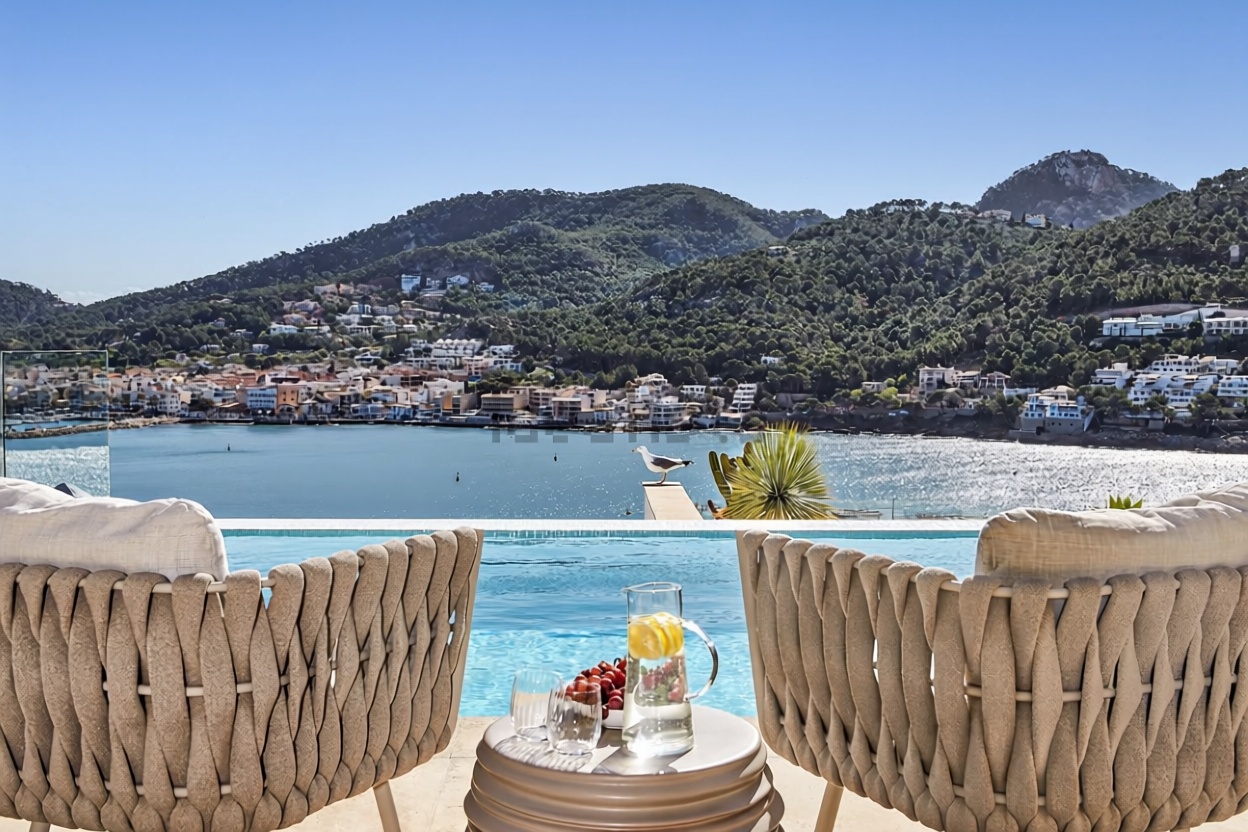 Chalet with direct beach access in Andratx — Sea terrace