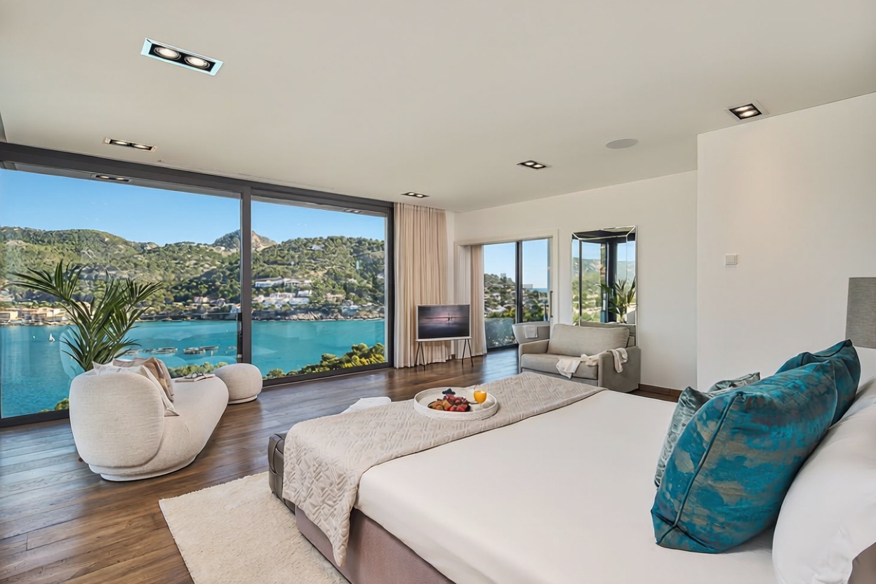 Chalet with direct beach access in Andratx — Bedroom