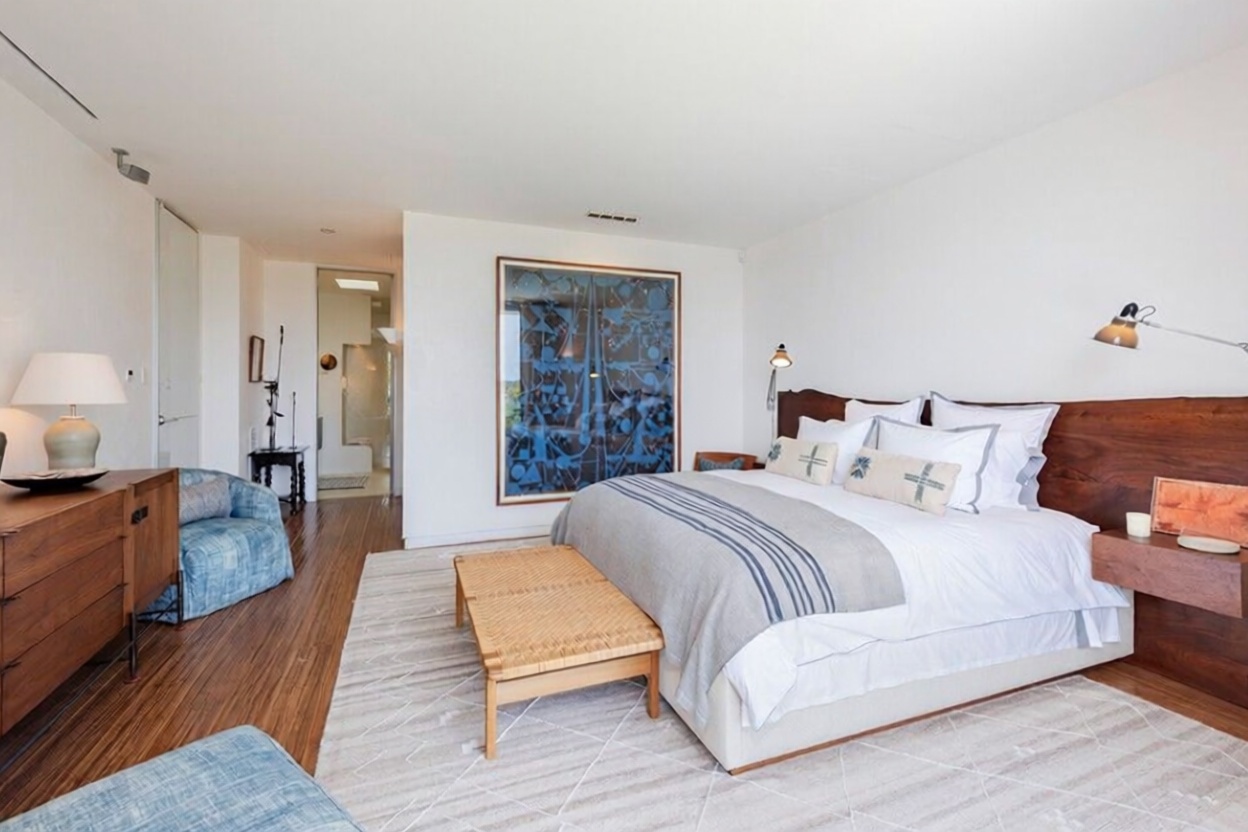 Chalet with direct beach access in Pollença — Bedroom
