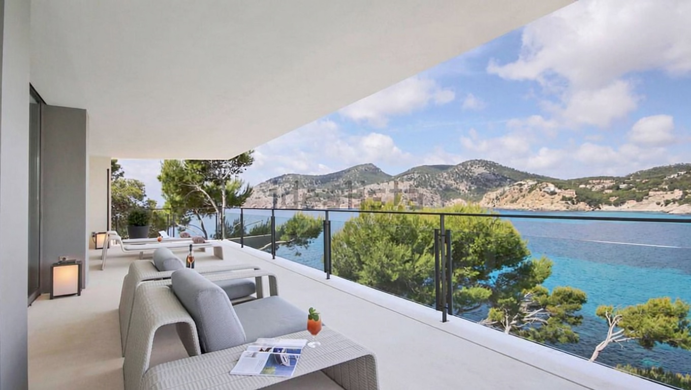 Chalet with direct beach access in Andratx