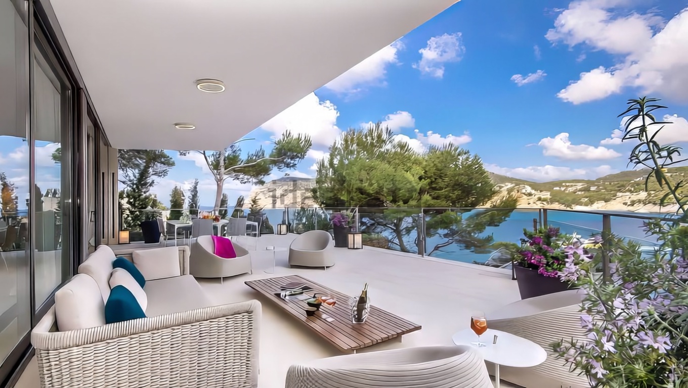 Chalet with direct beach access in Andratx