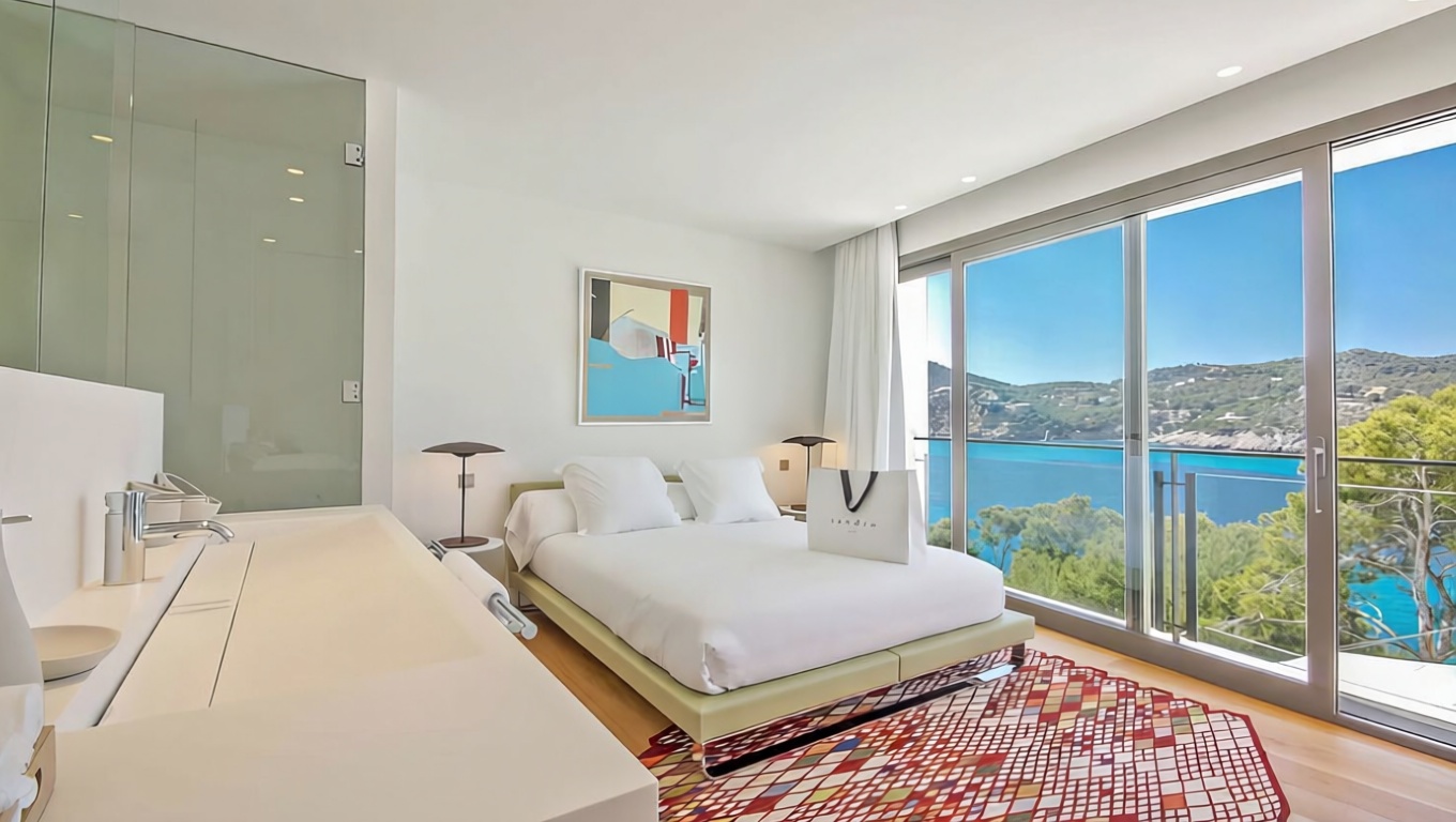 Chalet with direct beach access in Andratx — Bedroom