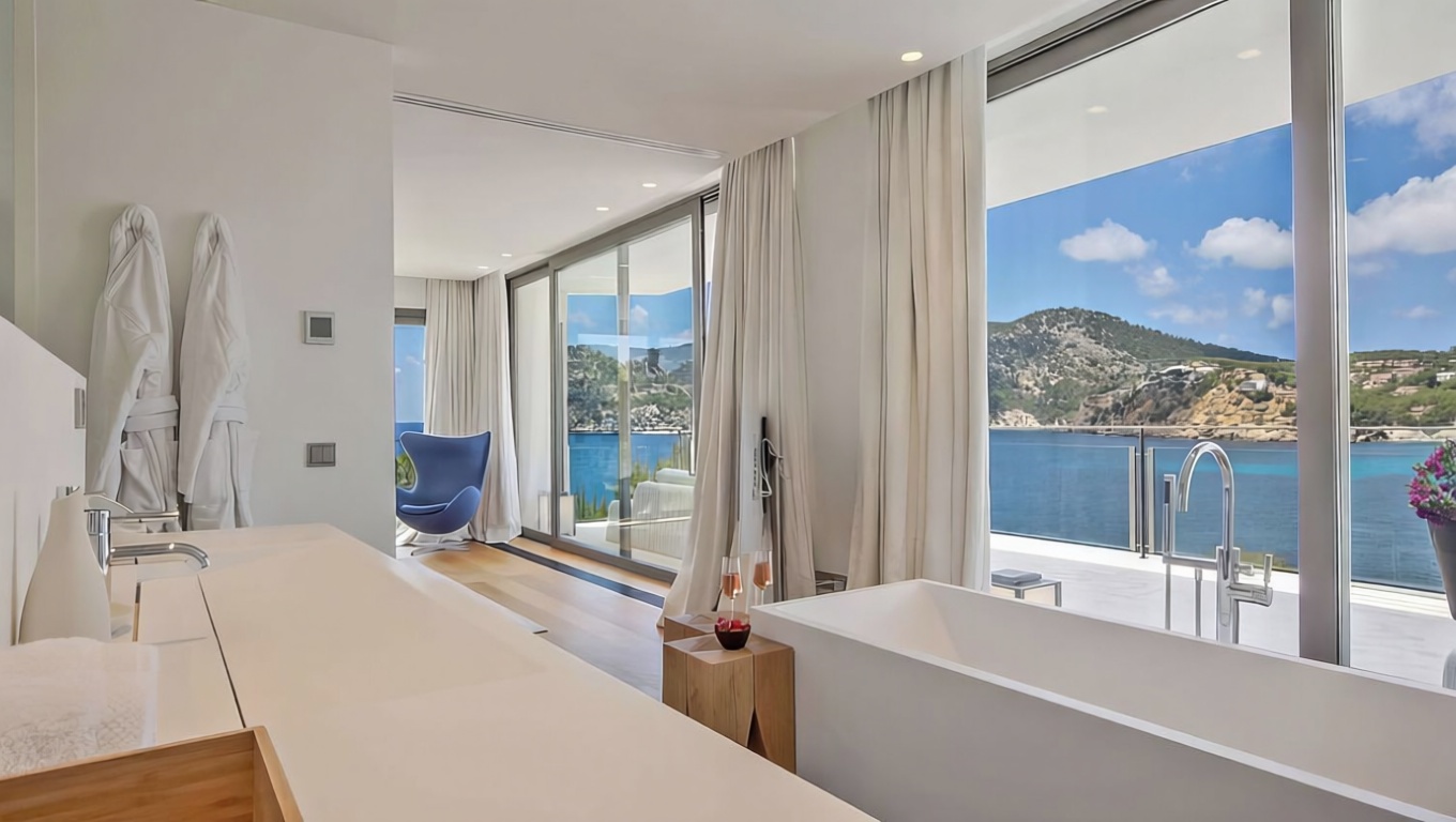Chalet with direct beach access in Andratx — Bathroom