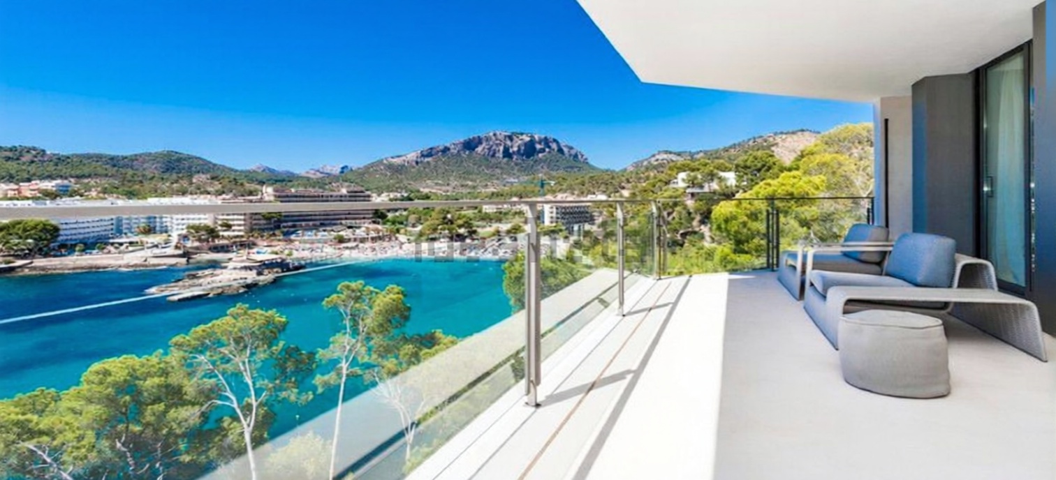 Chalet with direct beach access in Andratx