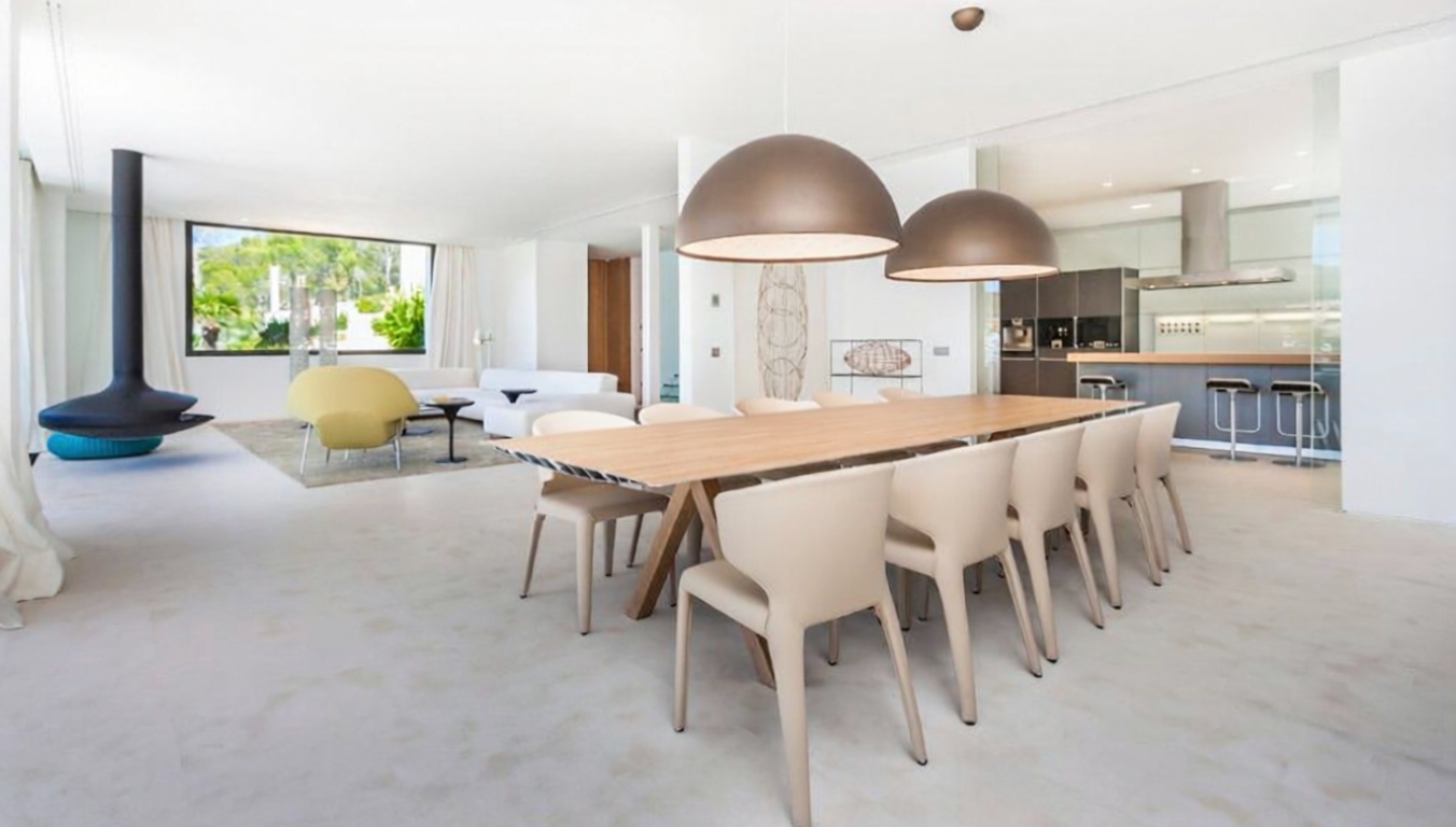 Chalet with direct beach access in Andratx — Dining room