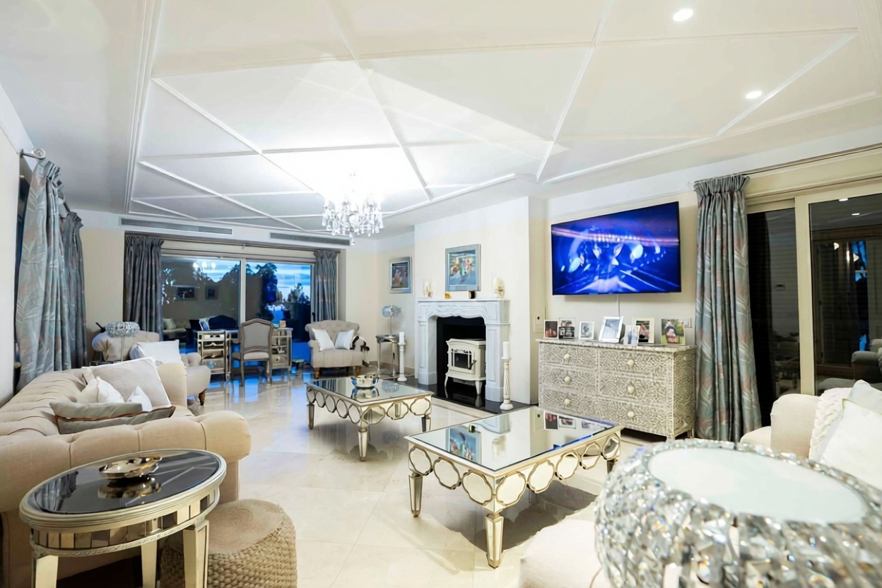 Chalet with direct beach access in Mallorca, Balears (Illes) — Living room