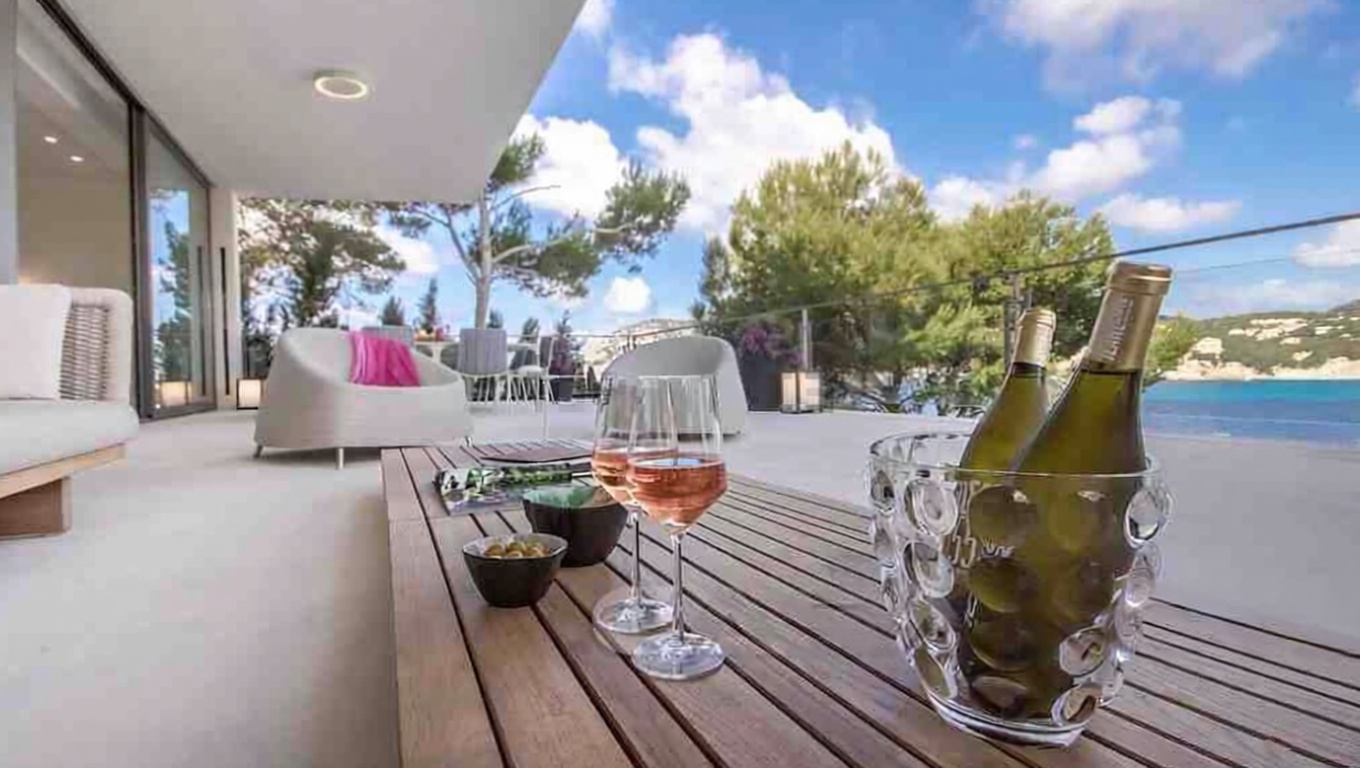 Chalet with direct beach access in Andratx — Sea terrace