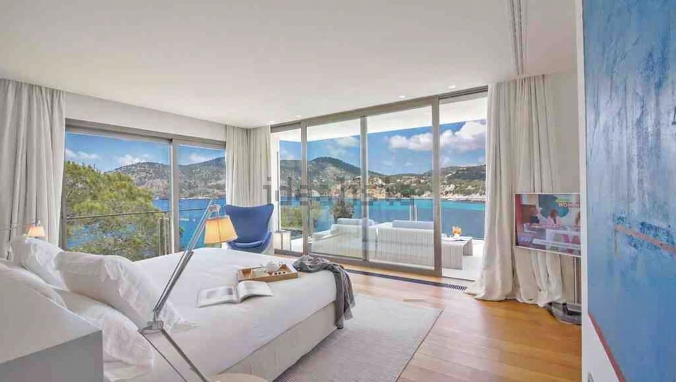 Chalet with direct beach access in Andratx — Bedroom