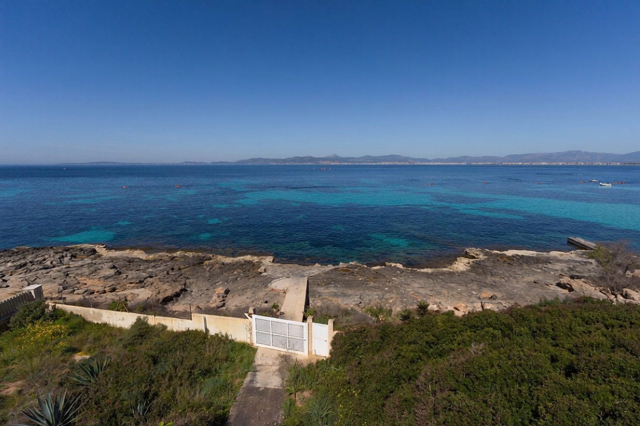 Chalet mit direkter Strandzugang in Llucmajor — Meerblick