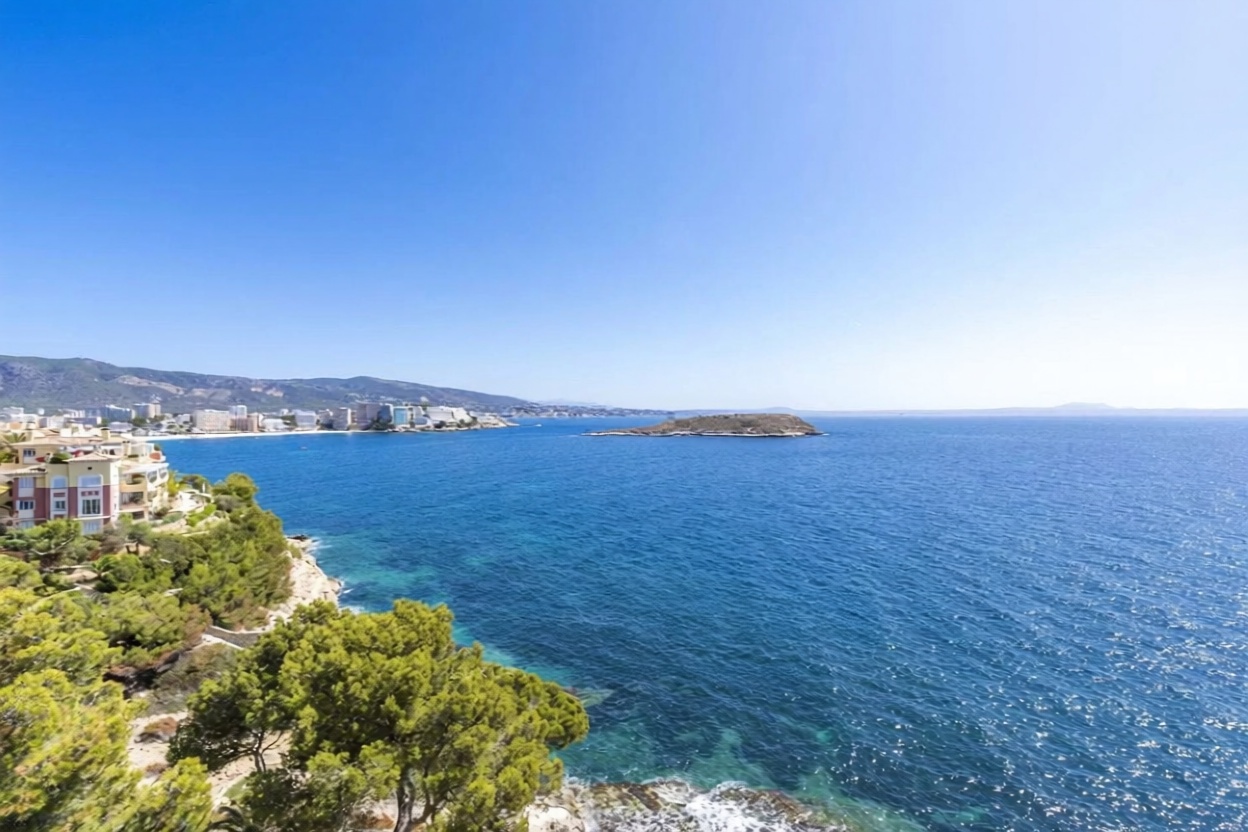 Chalet mit direkter Strandzugang in Calvià — Meerblick