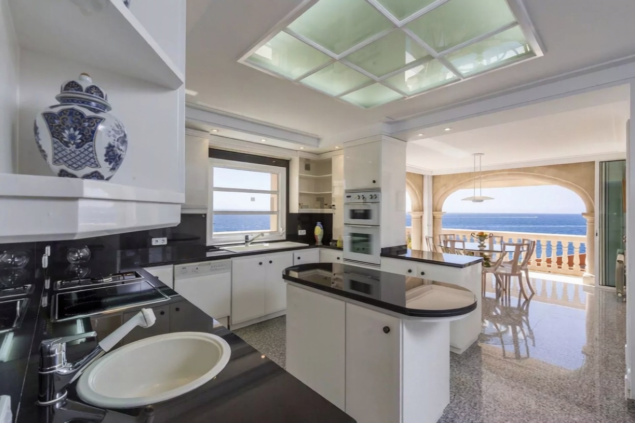 Chalet mit direkter Strandzugang in Calvià — Küche
