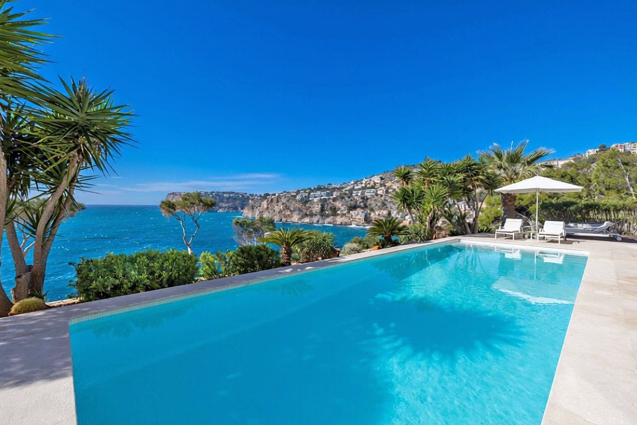 Chalet with direct beach access in Andratx — Sea view