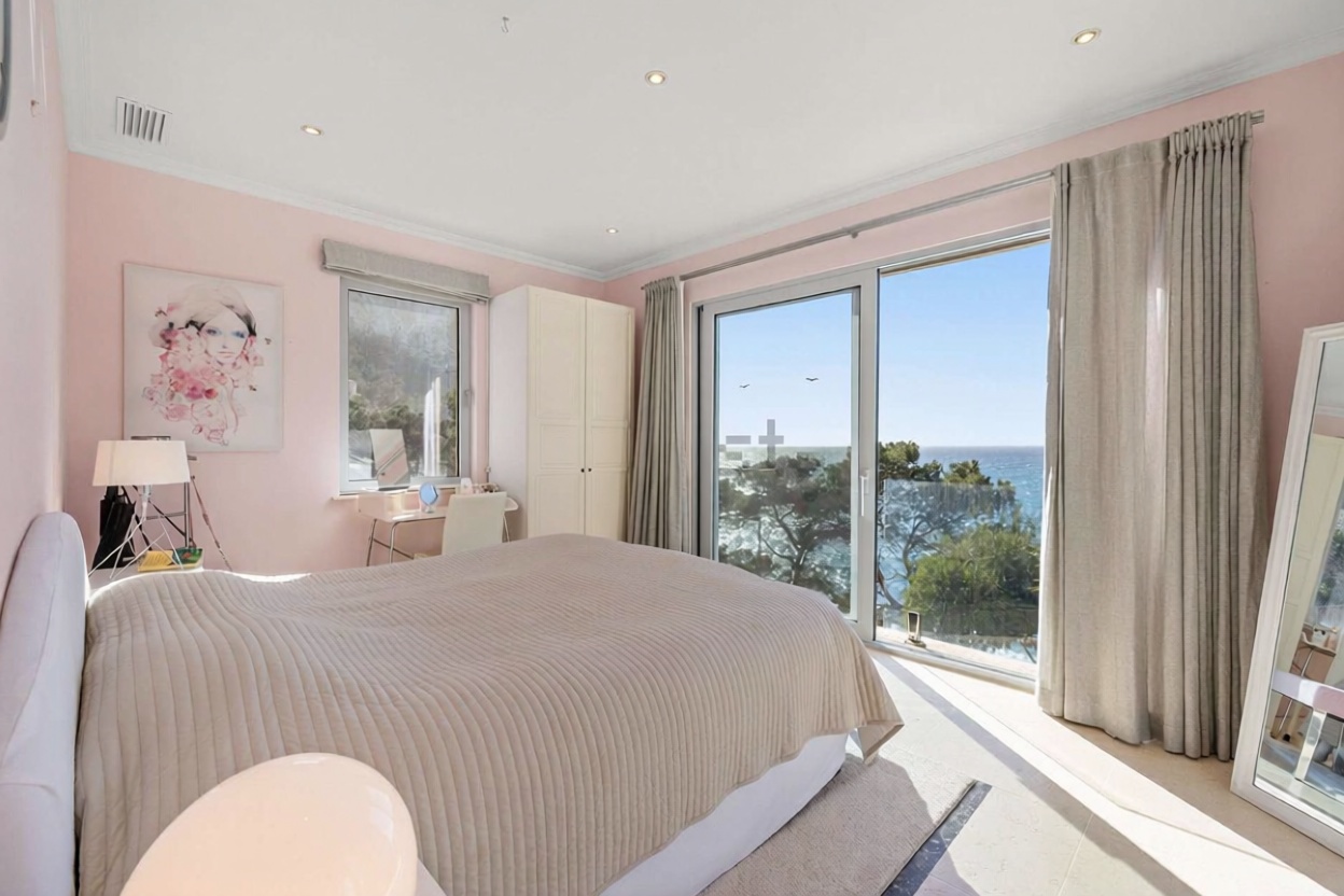Chalet with direct beach access in Andratx — Bedroom