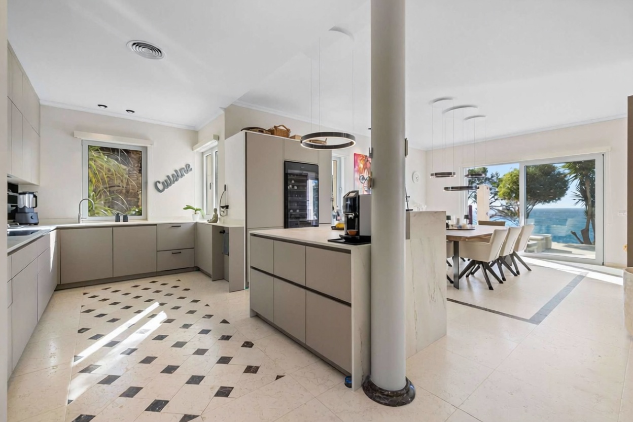 Chalet with direct beach access in Andratx — Kitchen