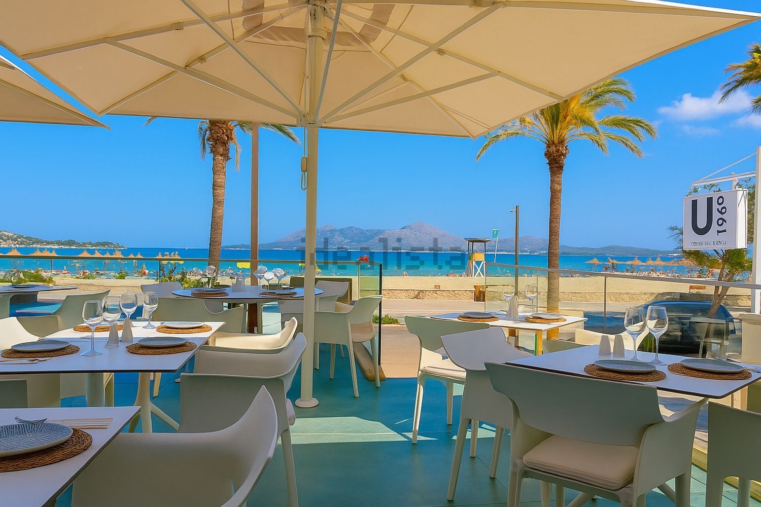 Beachfront flat in Pollença — Sea terrace