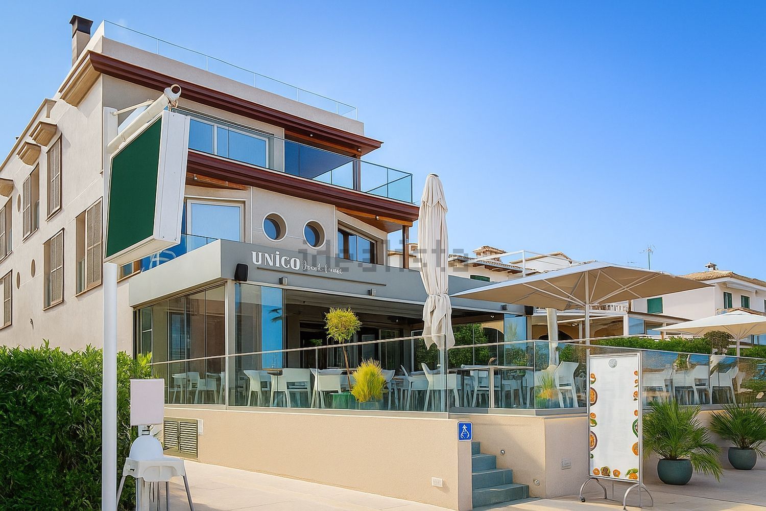 Beachfront flat in Pollença — Facade