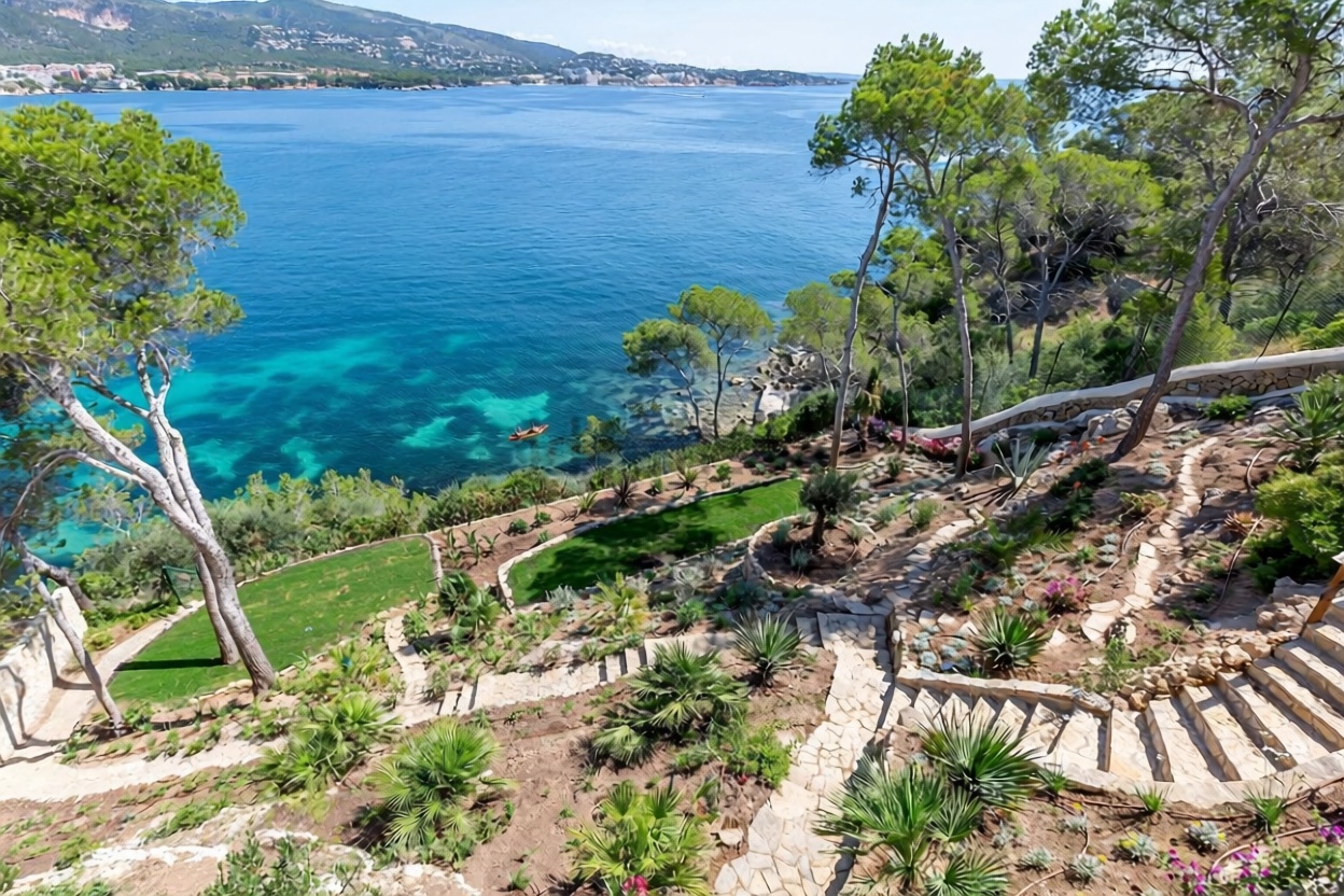 Chalet mit direkter Strandzugang in Calvià — Meerblick