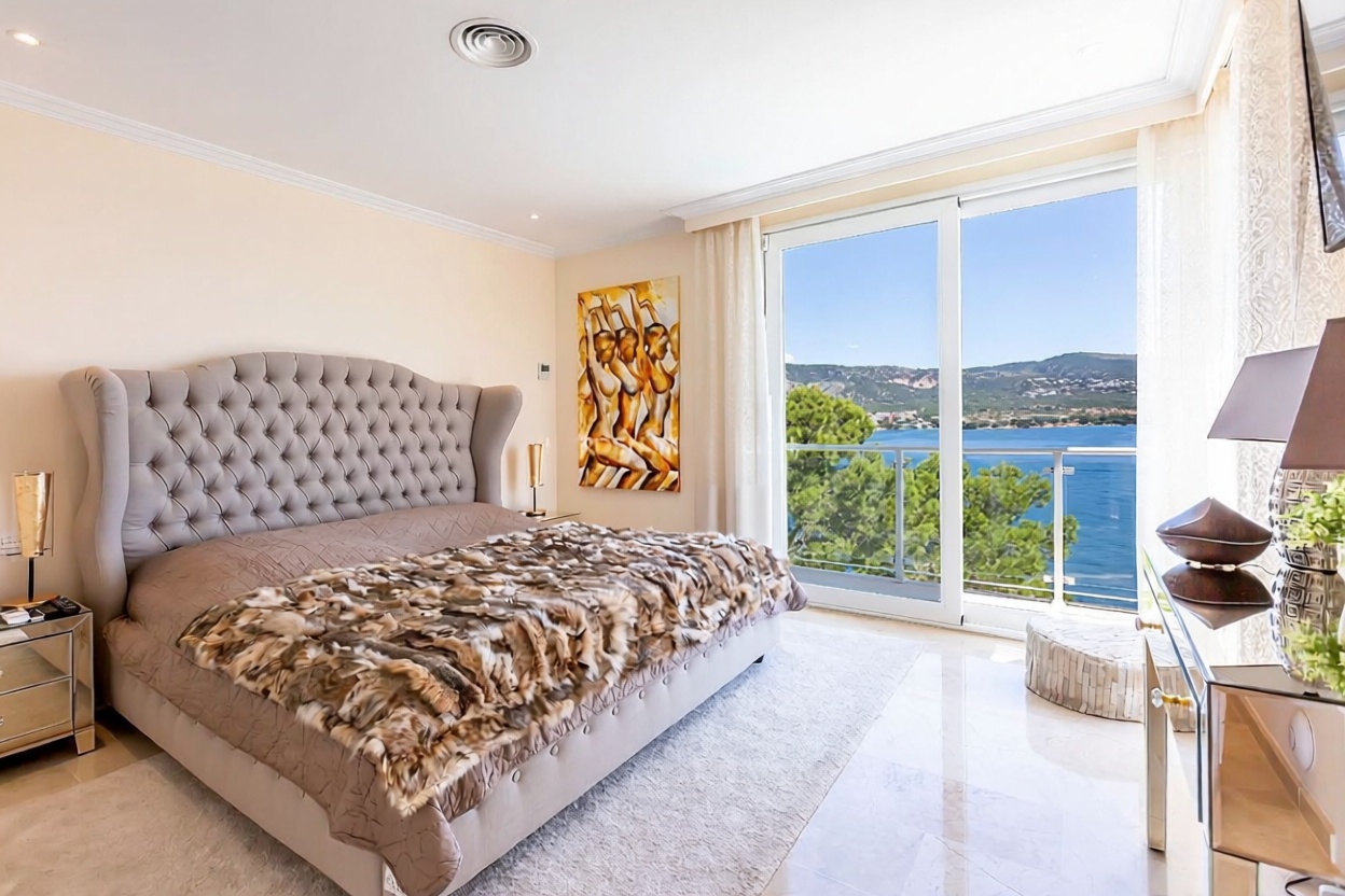 Chalet mit direkter Strandzugang in Calvià — Schlafzimmer