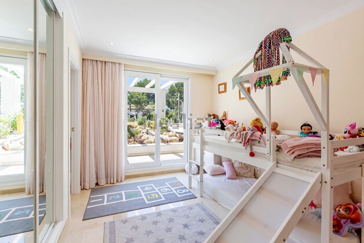 Chalet mit direkter Strandzugang in Calvià — Schlafzimmer