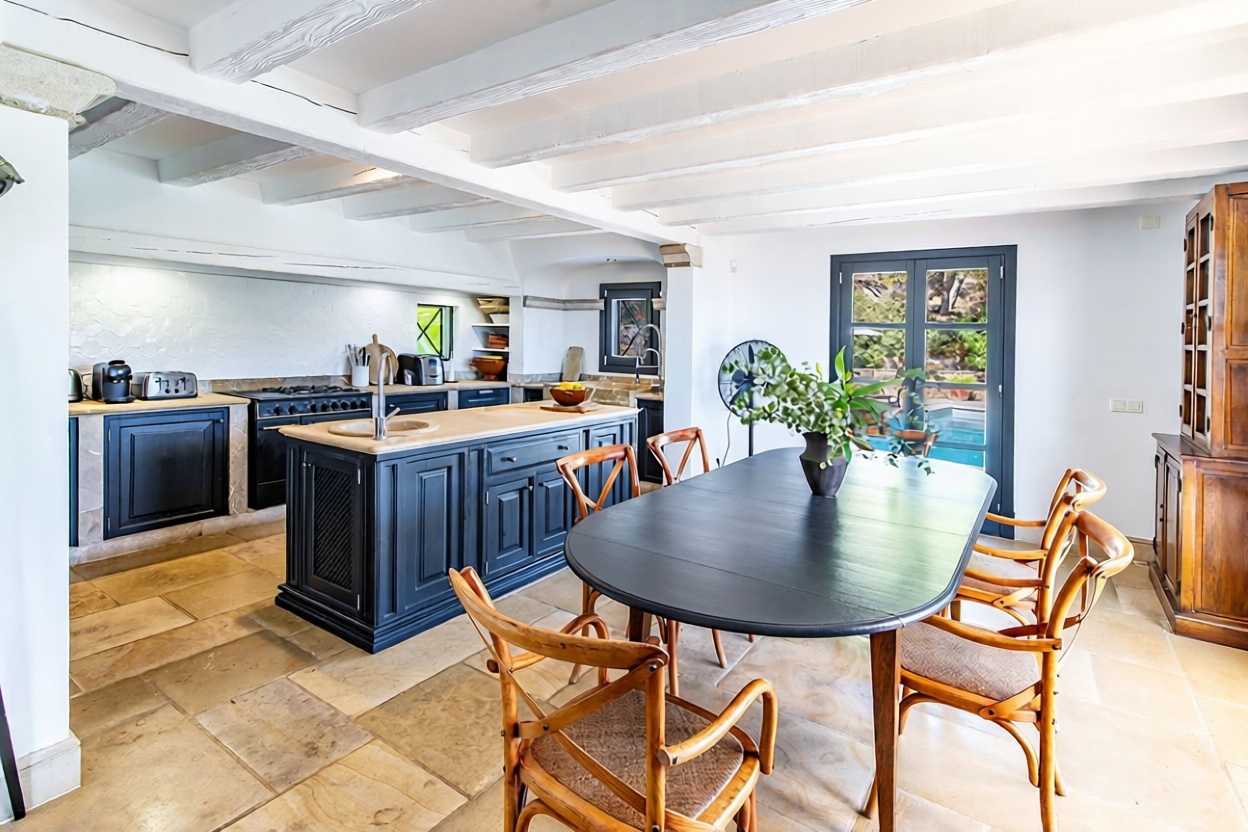 Chalet with direct beach access in Andratx — Kitchen