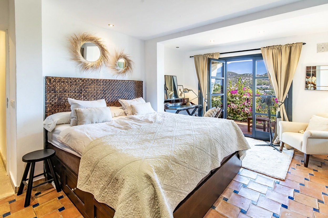 Chalet with direct beach access in Andratx — Bedroom
