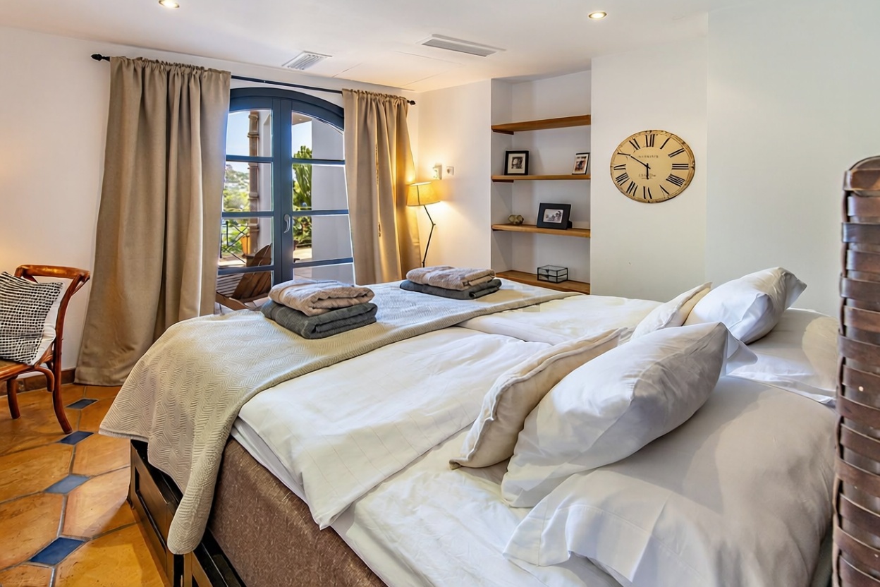 Chalet with direct beach access in Andratx — Bedroom
