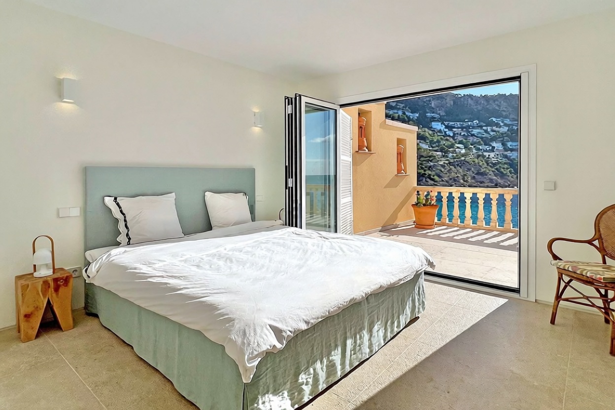 Chalet with direct beach access in Andratx — Bedroom