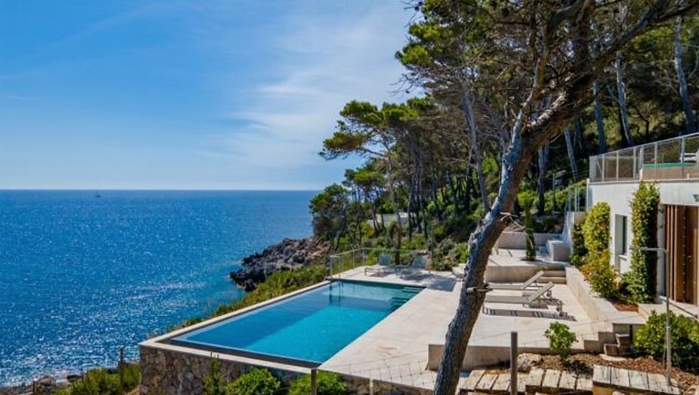 Chalet with direct beach access in Capdepera — Pool