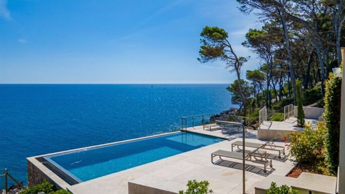 Chalet with direct beach access in Capdepera — Pool