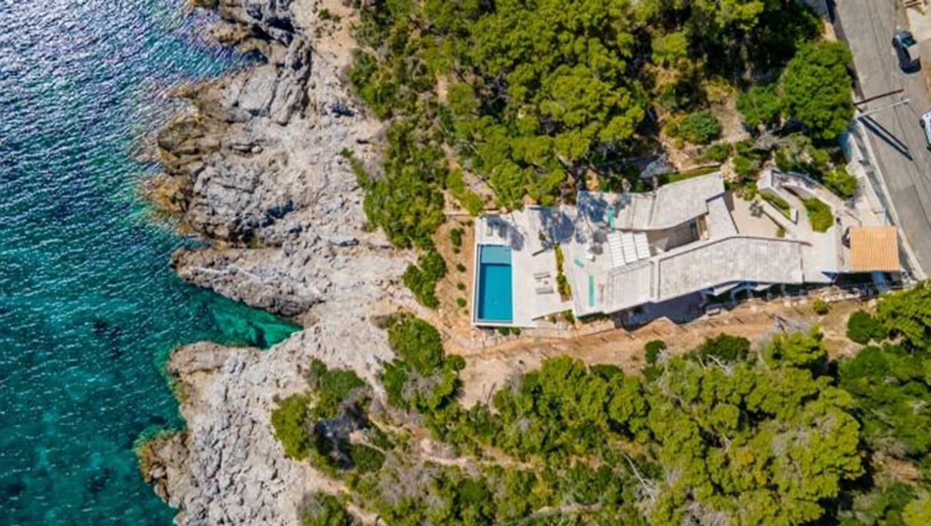 Chalet with direct beach access in Capdepera — Aerial