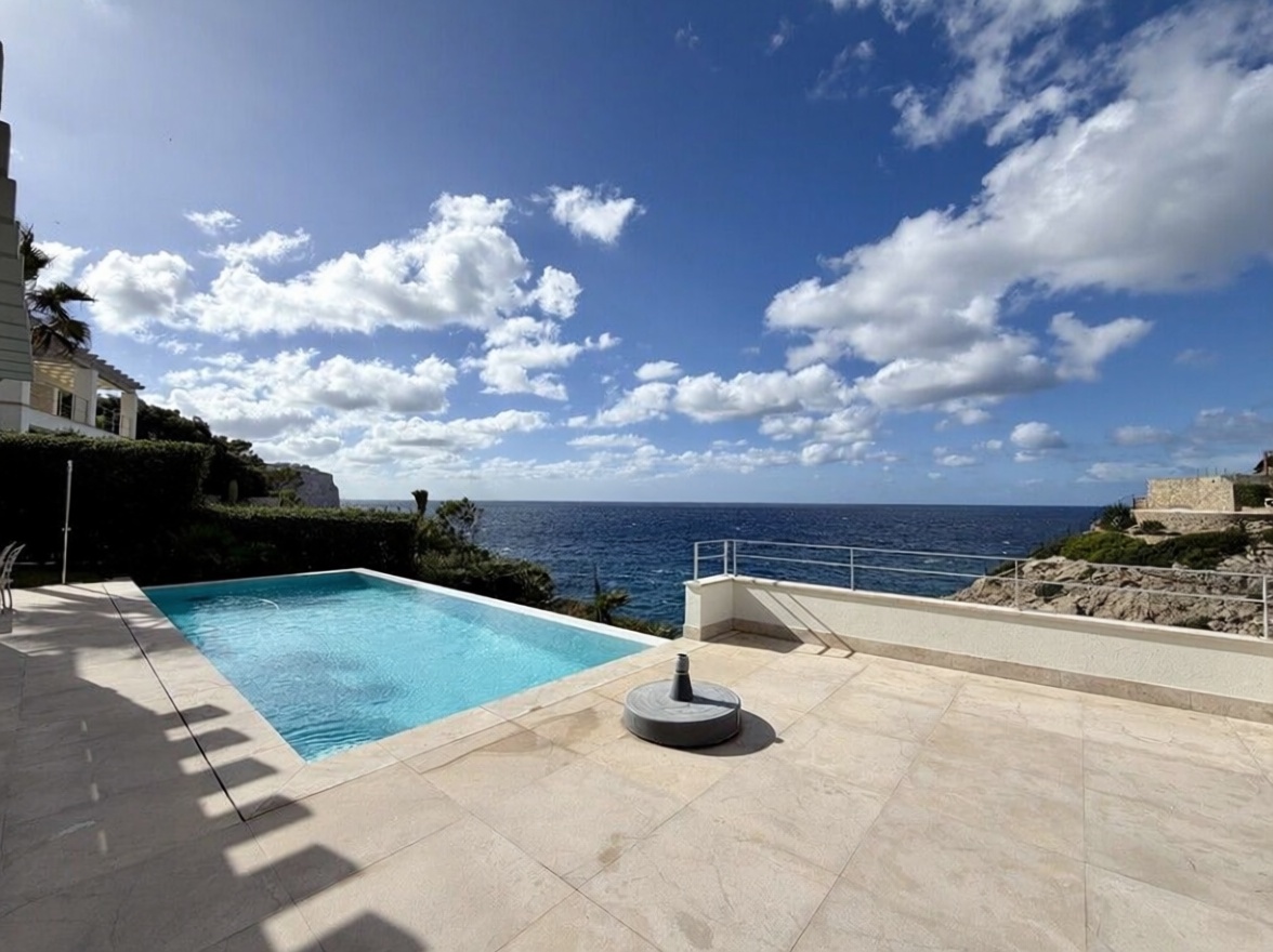 Chalet with direct beach access in Andratx