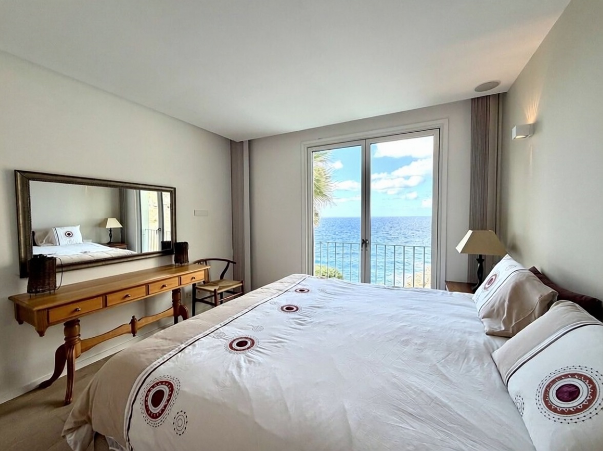 Chalet with direct beach access in Andratx — Bedroom