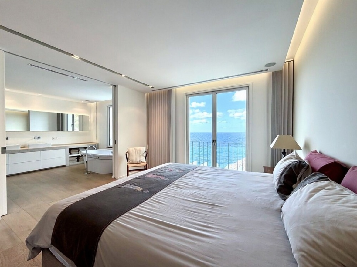 Chalet with direct beach access in Andratx — Bedroom