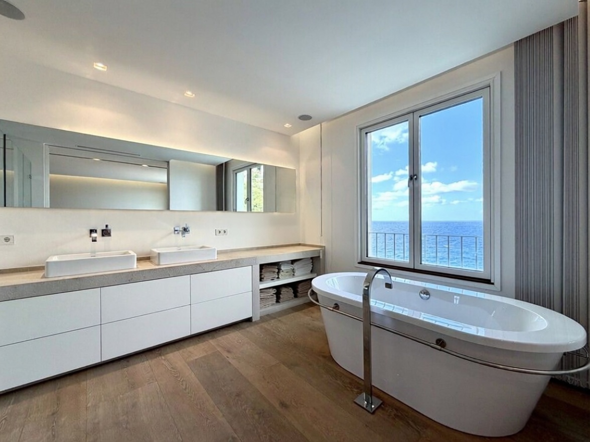 Chalet with direct beach access in Andratx — Bathroom