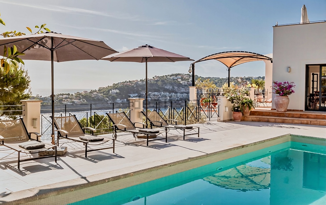 Chalet with direct beach access in Andratx