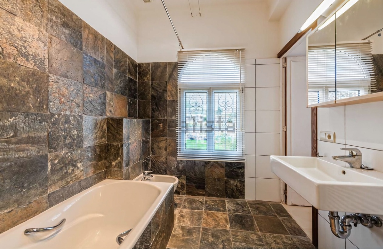 Chalet with direct beach access in Mallorca, Balears (Illes) — Bathroom