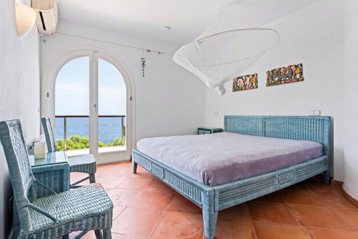 Chalet with direct beach access in Capdepera — Bedroom