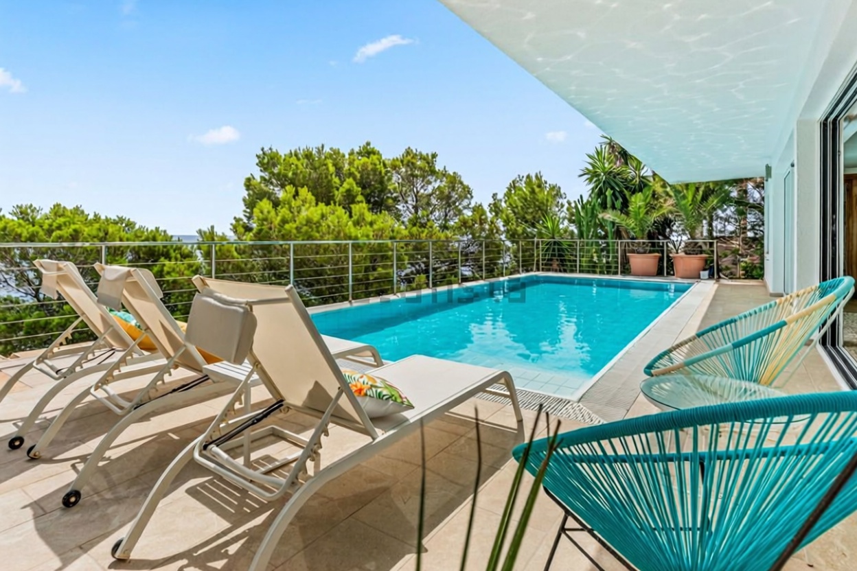 Chalet with direct beach access in Capdepera — Pool