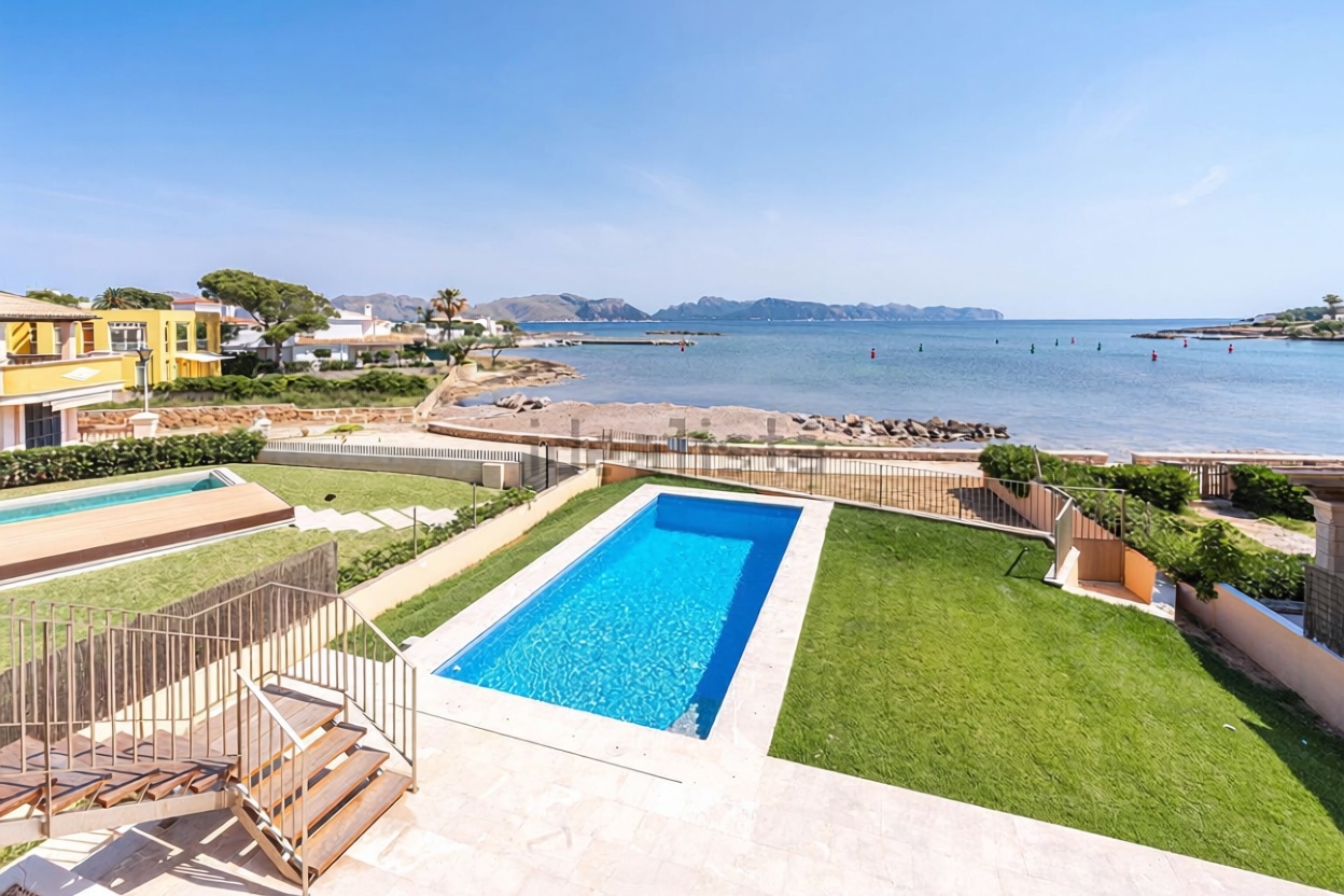 Chalet mit direkter Strandzugang in Alcúdia — Meerblick