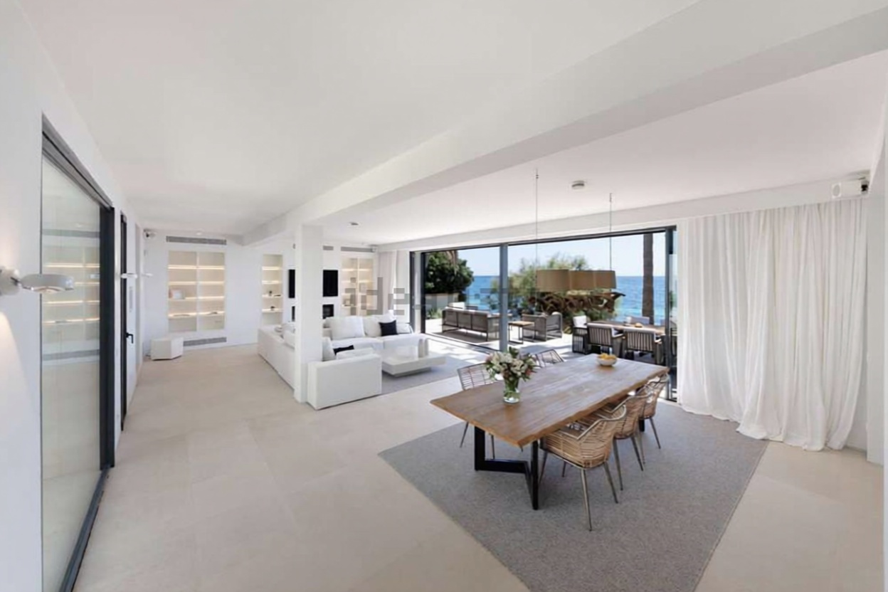 Chalet with direct beach access in Mallorca, Balears (Illes) — Living room